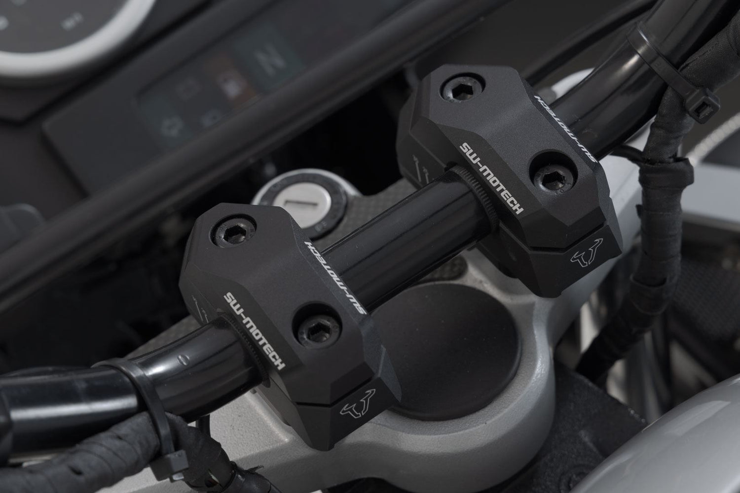 Bar Back Variable for Ø22 Handlebars H=25mm Back 5/10/15/20/25/30 mm Black - SW - Motech UK