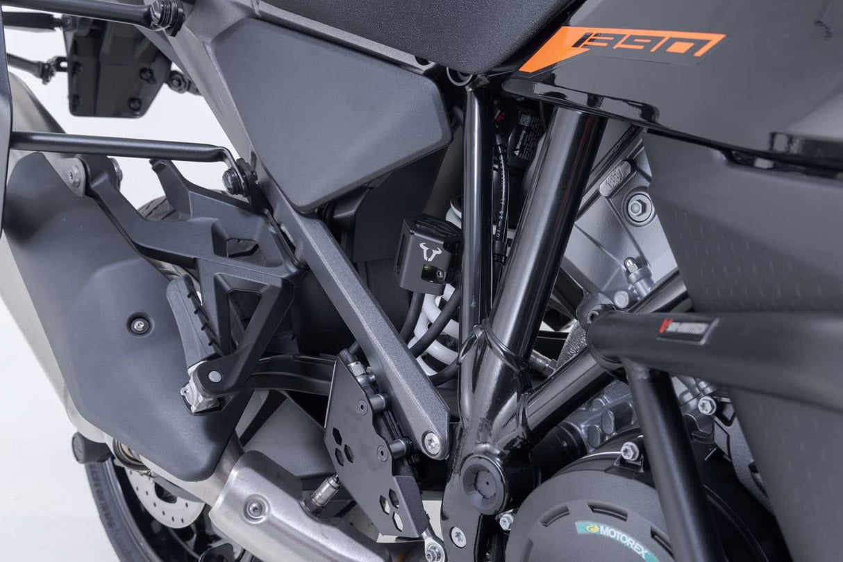 Brake fluid reservoir guard Black. BMW / Ducati / KTM / Husqvarna models. - SW - Motech UK