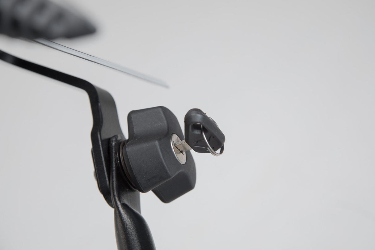 Anti-theft protection for PRO carrier QUICK-LOCK function. 2 matching locks, 2 keys.