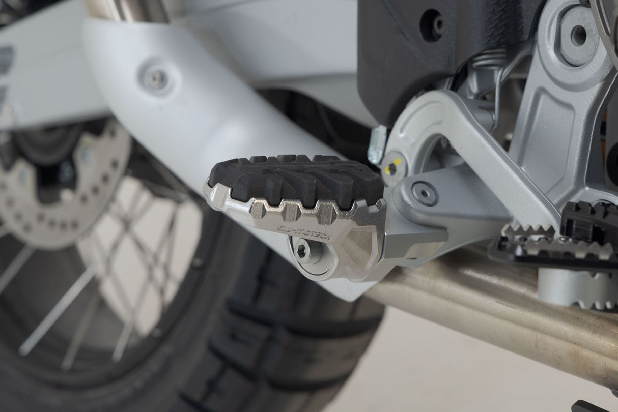 EVO footrest kit Aprilia Tuareg 660 (21 - ). - SW - Motech UK