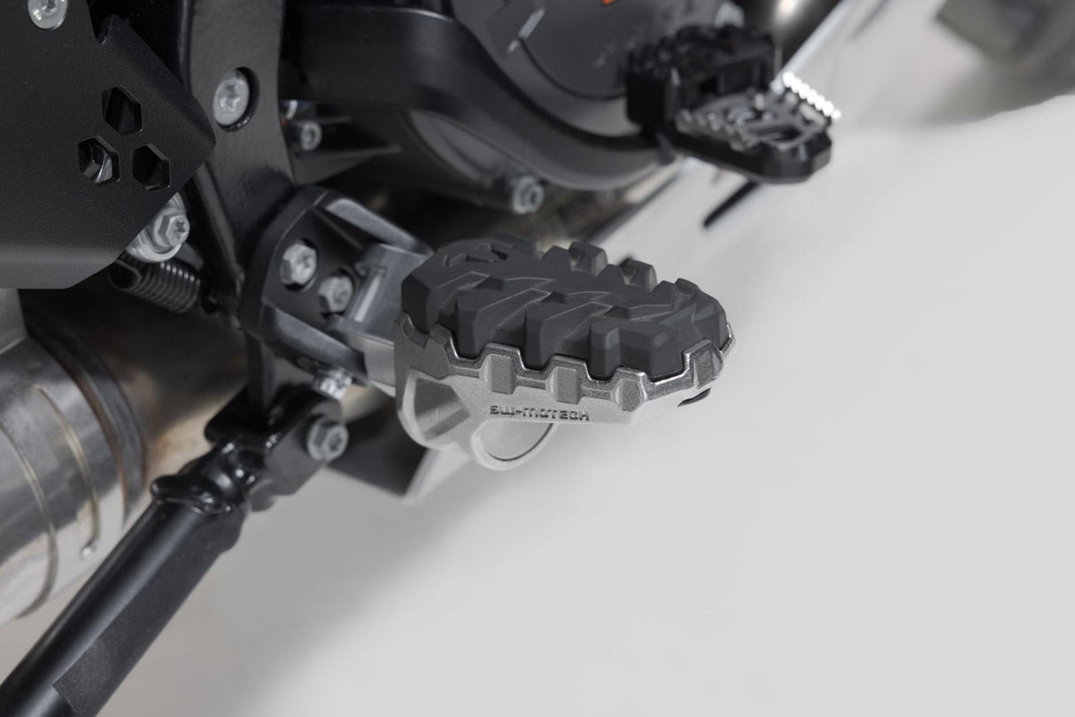 EVO footrest kit KTM 1290 / 1390 Super Adventure (21 - ). - SW - Motech UK