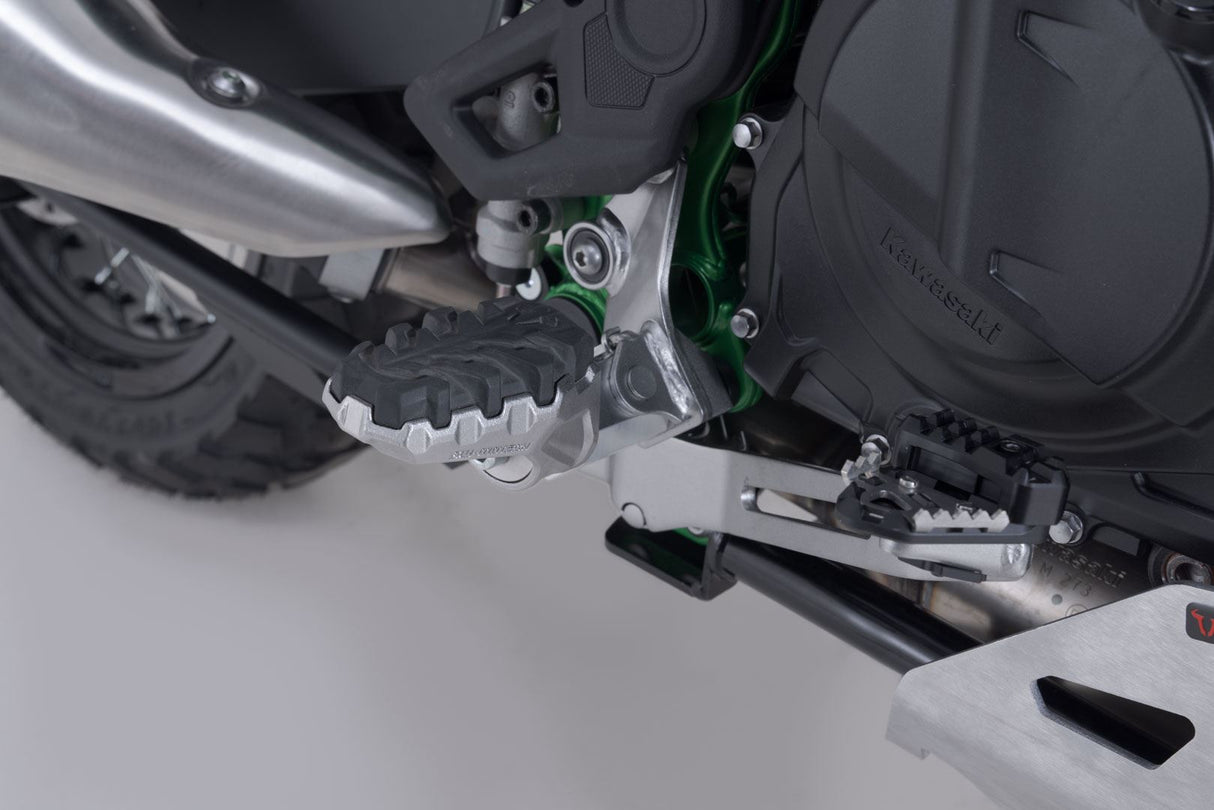EVO footrest kit Silver. Kawasaki KLE500 / KLE500 SE (26-). - SW-Motech UK