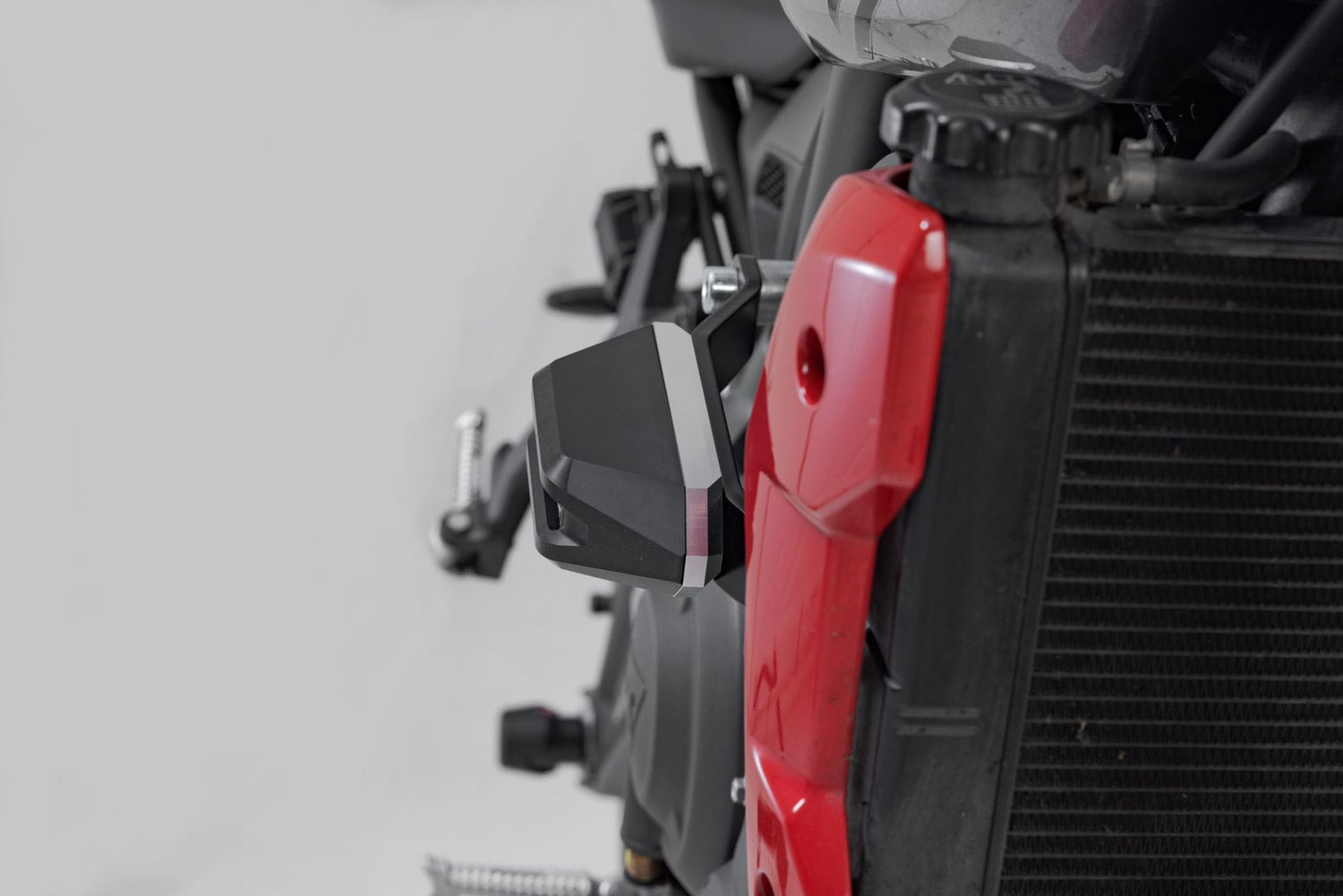 Frame Slider Kit Triumph Trident 660 (21 - ) Black - SW - Motech UK