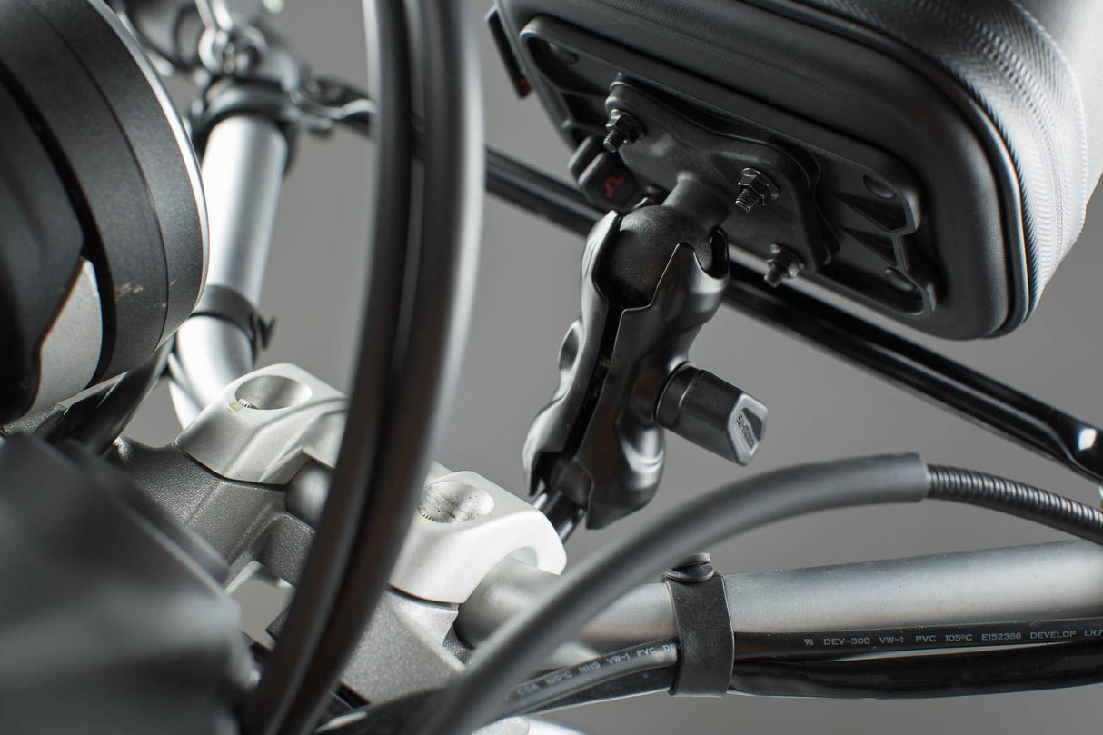 Pivoted Socket Arm 3 Inch / 762 cm Black - SW - Motech UK