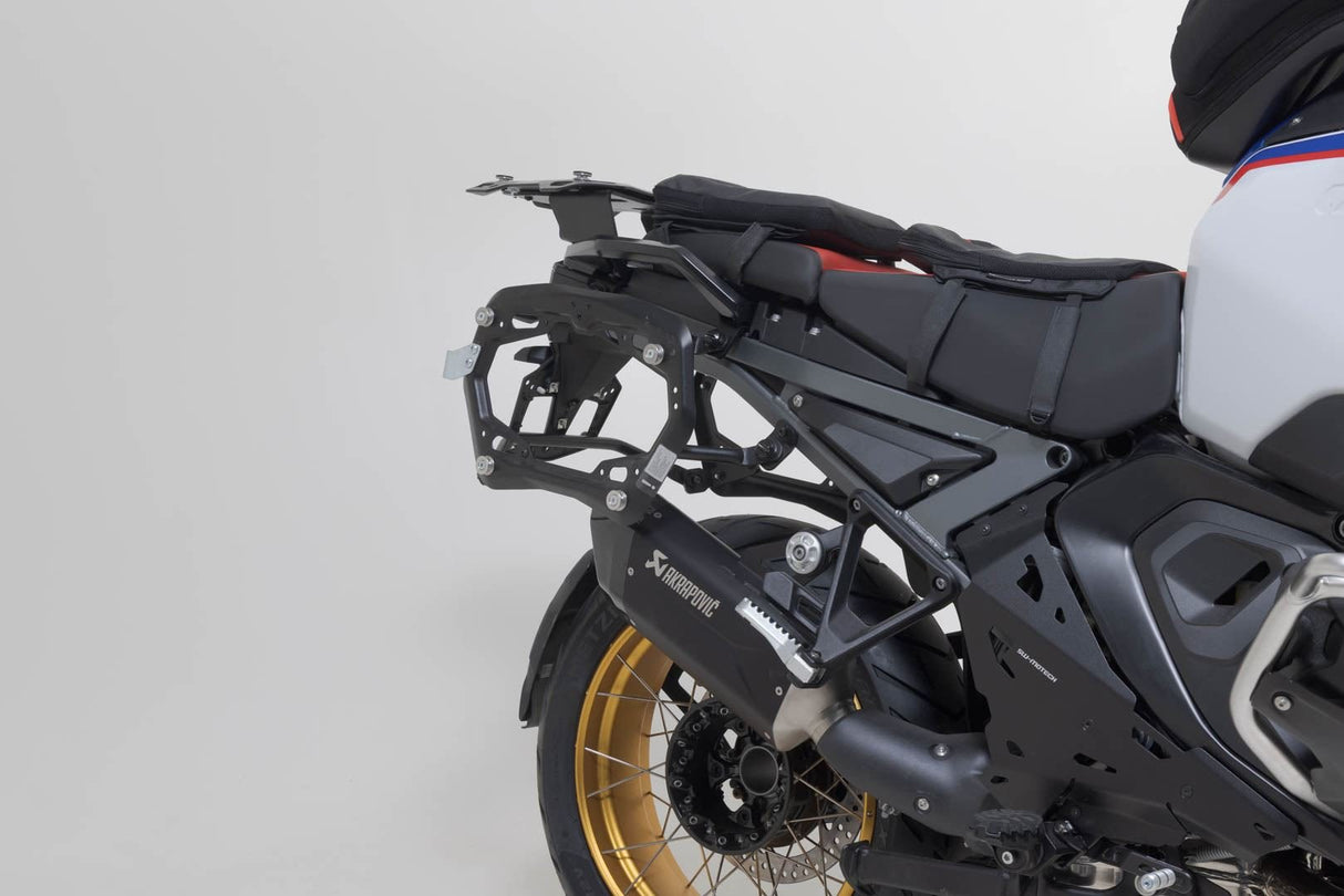 TRAX ADV aluminium case system + Akrapovic Silver. 45/45 l. BMW R 1300 GS Adv. (24 - ). - SW - Motech UK