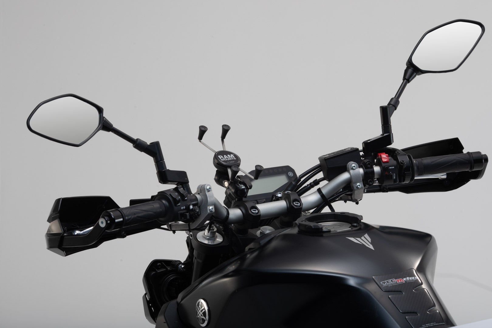 Yoke 60 Nut Cap Mount & Quick Grip Holder for iPhone XS fits Triumph (sku 52205)