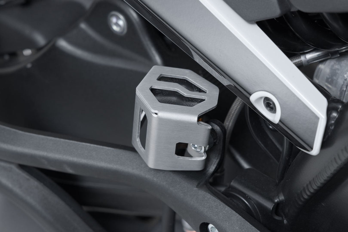 Brake reservoir guard BMW GS/GT, Ducati, KTM 790 models. Silver