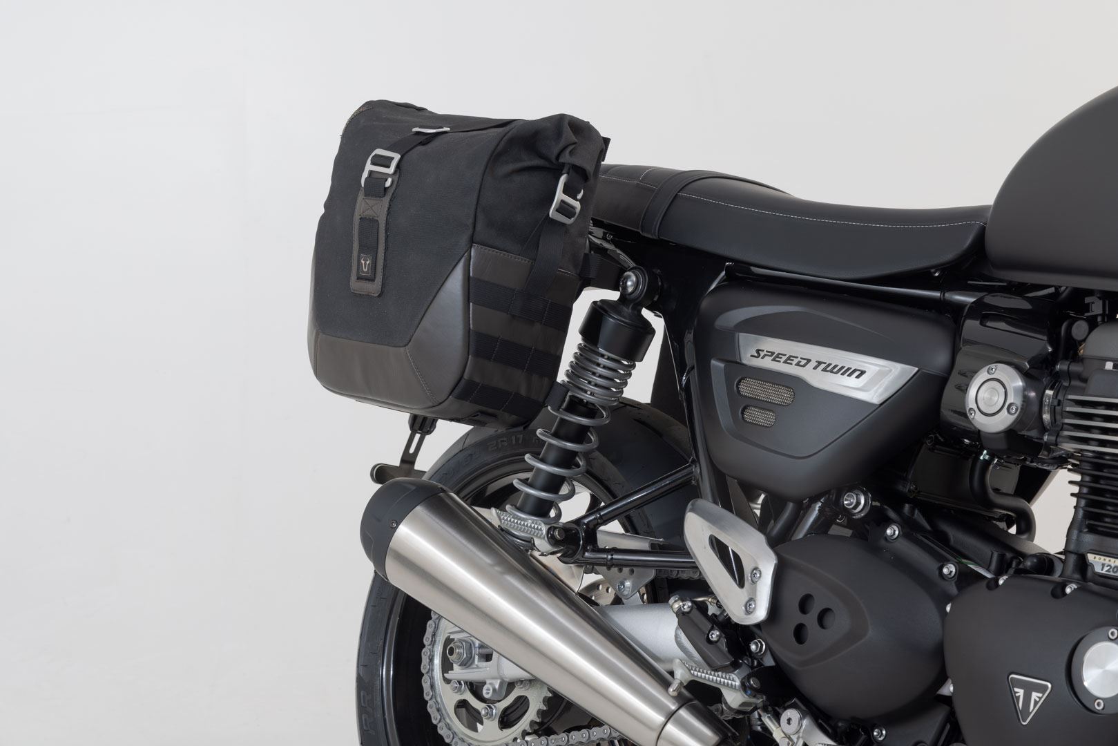 Legend Gear LC Side Bag System Triumph Speed Twin 1200 18