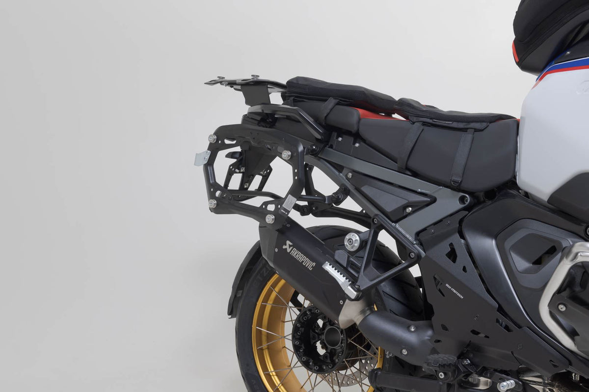 TRAX ADV aluminium case system + Akrapovic Black. 45/45 l. BMW R 1300 GS Adv. (24-).