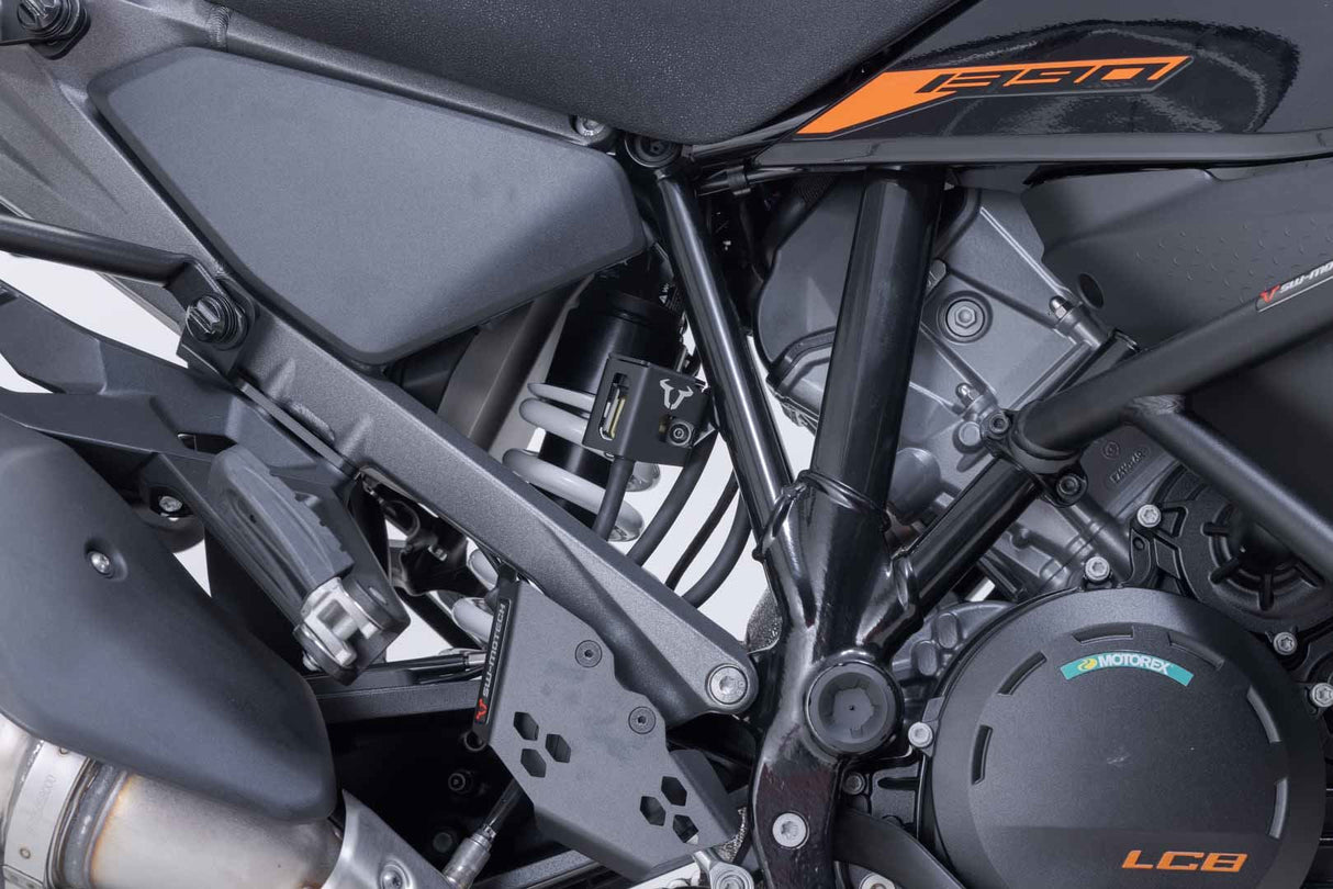 Brake fluid reservoir guard Black. BMW / Ducati / KTM / Husqvarna models. - SW - Motech UK