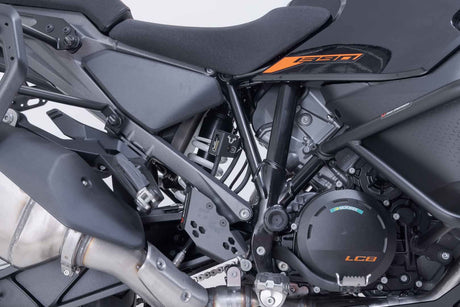 Brake fluid reservoir guard Black. BMW / Ducati / KTM / Husqvarna models. - SW - Motech UK