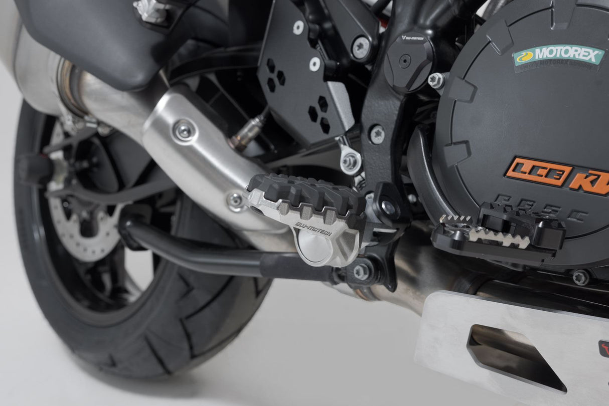 EVO footrest kit KTM 1290 / 1390 Super Adventure (21 - ). - SW - Motech UK