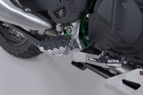 EVO footrest kit Silver. Kawasaki KLE500 / KLE500 SE (26-). - SW-Motech UK