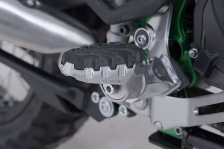 EVO footrest kit Silver. Kawasaki KLE500 / KLE500 SE (26-). - SW-Motech UK