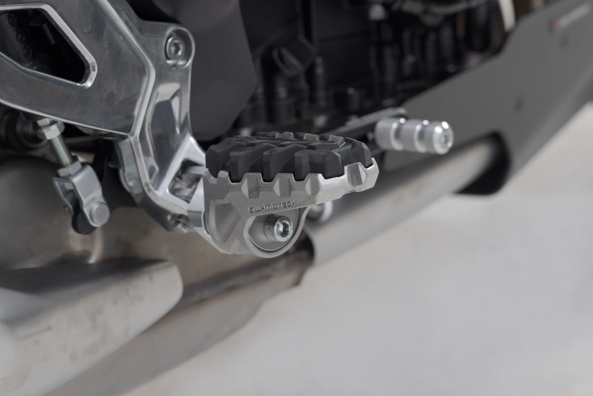 EVO footrest kit Triumph Tiger 660 (21 - ) - SW - Motech UK