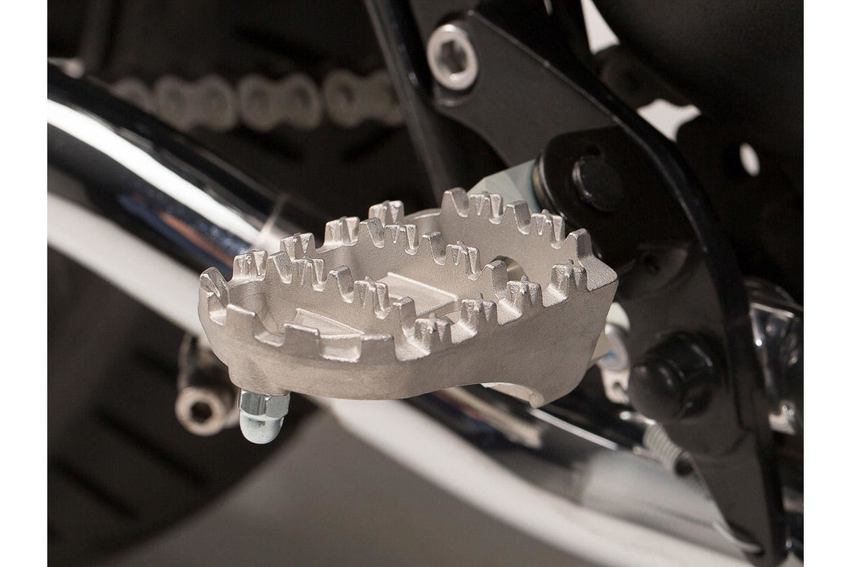 ION footrest kit Triumph Bonneville/T100 (04 - 16), Scrambler (05 - ) - SW - Motech UK