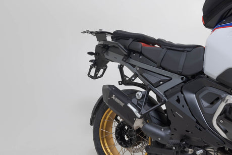 TRAX ADV aluminium case system + Akrapovic Silver. 45/45 l. BMW R 1300 GS Adv. (24 - ). - SW - Motech UK