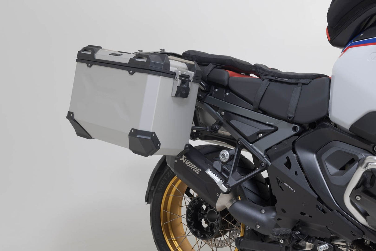 TRAX ADV aluminium case system + Akrapovic Silver. 45/45 l. BMW R 1300 GS Adv. (24 - ). - SW - Motech UK